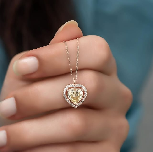 Metal Rose Necklace Gift Set